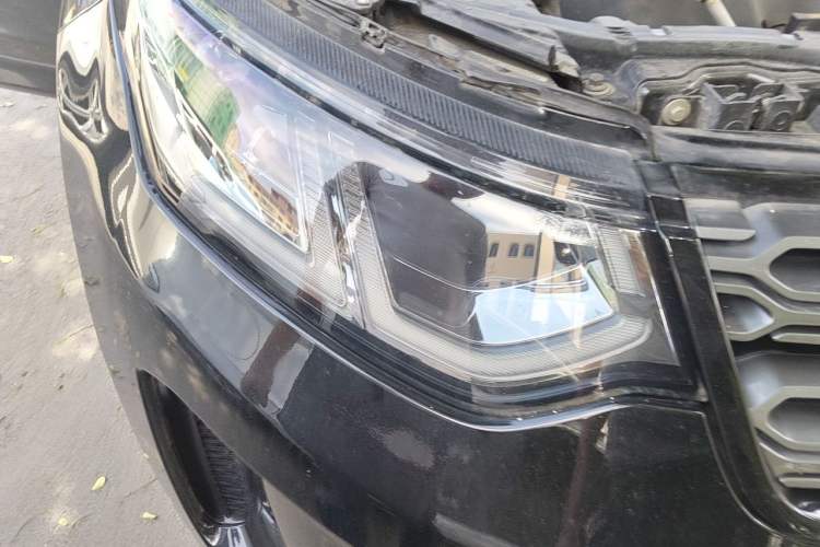 Used Land Rover Discovery Sport 2022 249 PS R-Dynamic S Performance Edition 5 Seats Right Front Headlight
