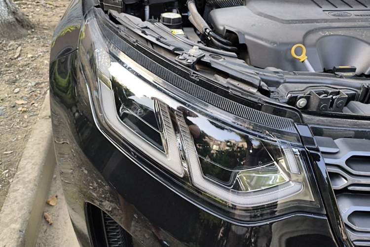 Used Land Rover Discovery Sport 2022 249 PS R-Dynamic S Performance Edition 5 Seats Right Front Headlight
