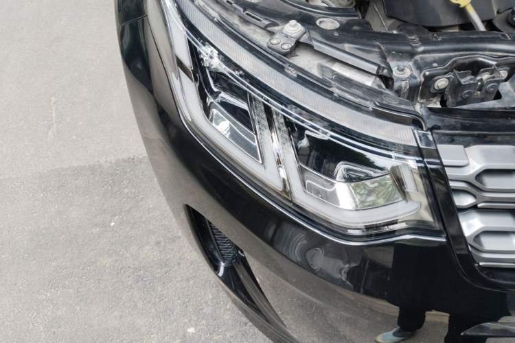 Used Land Rover Discovery Sport 2022 Revised Version 2 249 PS R-Dynamic SE Performance Tech Edition 5 Seats Right Front Headlight