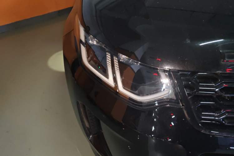 Used Land Rover Discovery Sport 2022 Restyled 249 PS R-Dynamic SE Performance Tech Edition 5 Seats Right Front Headlight
