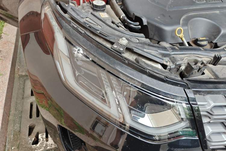 Used Land Rover Discovery Sport 2022 249 PS R-Dynamic S Performance Edition 5 Seats Right Front Headlight