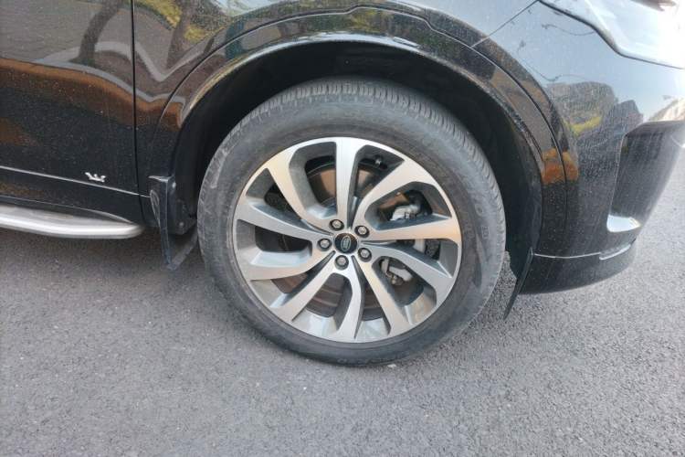 Used Land Rover Discovery Sport 2022 Revised Version 249 PS Metropolitan Edition Right Front Wheel Hub