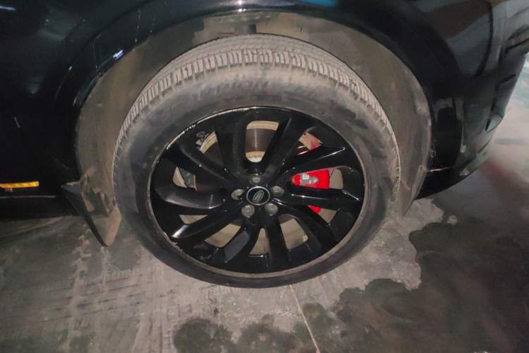 Used Land Rover Discovery Sport 2022 249 PS R-Dynamic S Performance Edition 5 Seats Right Front Wheel Hub