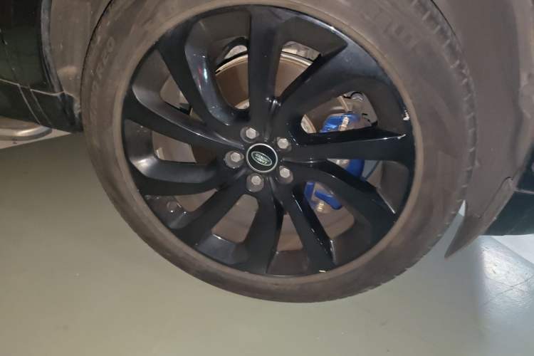 Used Land Rover Discovery Sport 2022 Restyled 249 PS R-Dynamic SE Performance Tech Edition 5 Seats Right Front Wheel Hub