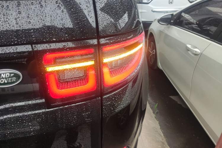 Used Land Rover Discovery Sport 2022 Restyled 249 PS R-Dynamic SE Performance Tech Edition 5 Seats Right Rear Taillight