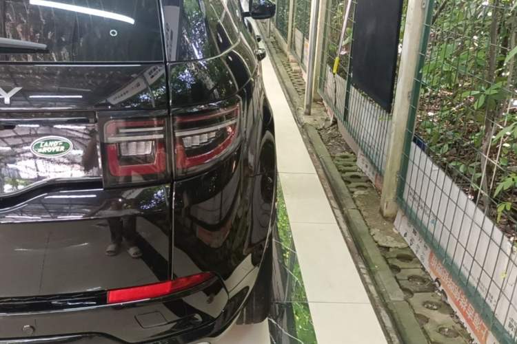 Used Land Rover Discovery Sport 2022 Revised Version 2 249 PS R-Dynamic SE Performance Tech Edition 5 Seats Right Rear Taillight
