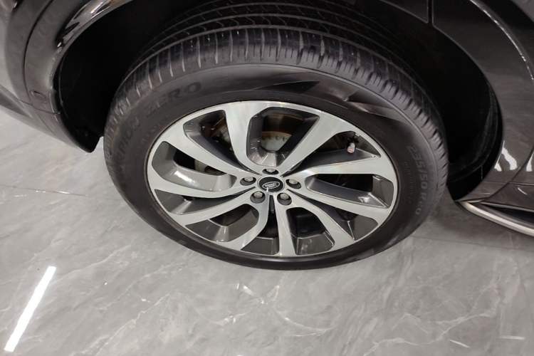 Used Land Rover Discovery Sport 2022 Restyled 249 PS R-Dynamic SE Performance Tech Edition 5 Seats Right Rear Wheel Hub