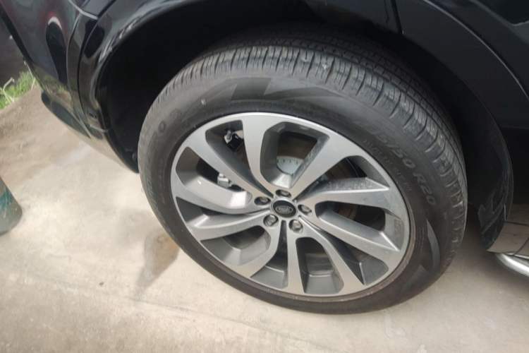 Used Land Rover Discovery Sport 2022 Restyled 249 PS R-Dynamic SE Performance Tech Edition 5 Seats Right Rear Wheel Hub