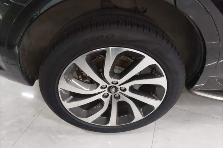 Used Land Rover Discovery Sport 2022 249 PS R-Dynamic S Performance Edition 5 Seats Right Rear Wheel Hub