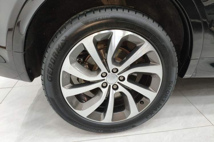 Used Land Rover Discovery Sport 2022 249 PS Metropolitan Edition 5 Seats Right Rear Wheel Hub