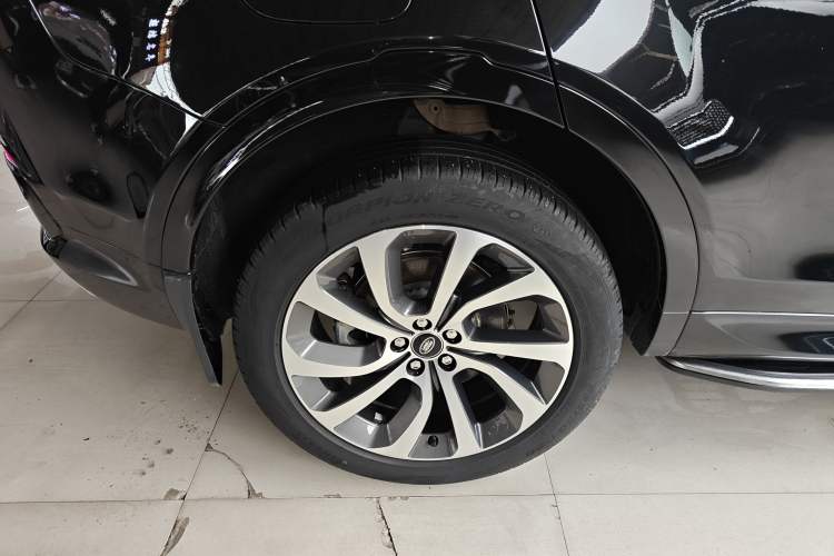 Used Land Rover Discovery Sport 2022 Revised Version 249 PS R-Dynamic S Performance Edition 5 Seats Right Rear Wheel Hub