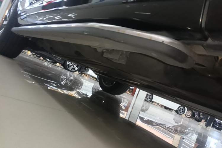 Used Land Rover Discovery Sport 2022 Revised Version 249 PS R-Dynamic S Performance Edition 5 Seats Right Side Sill