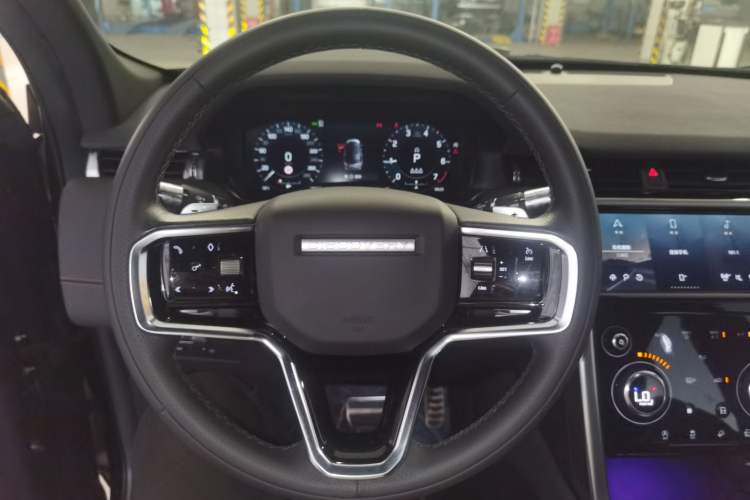 Used Land Rover Discovery Sport 2022 Revised Version 249 PS R-Dynamic S Performance Edition 5 Seats Steering Wheel