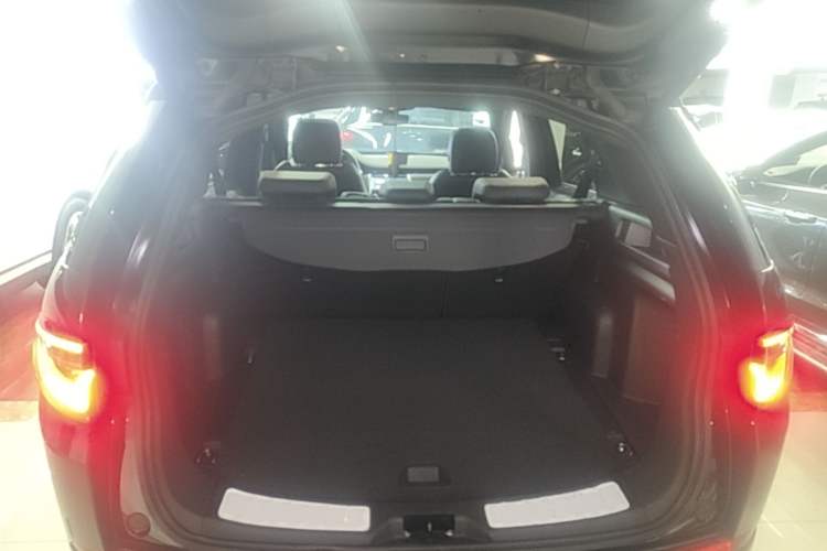 Used Land Rover Discovery Sport 2022 249 PS R-Dynamic S Performance Edition 5 Seats Trunk