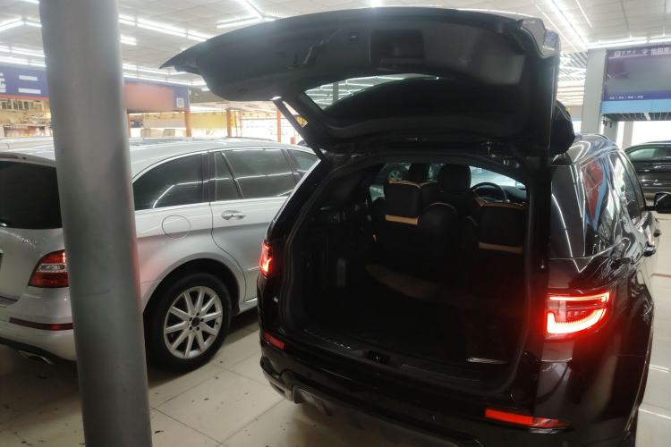 Used Land Rover Discovery Sport 2022 Revised Version 2 249 PS R-Dynamic SE Performance Tech Edition 5 Seats Trunk