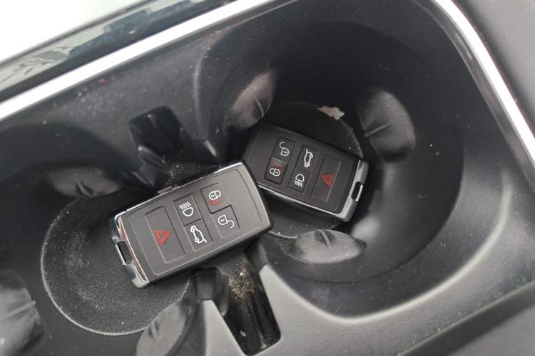 Used Land Rover Discovery Sport 2022 249 PS R-Dynamic S Performance Edition 5 Seats Vehicle Key