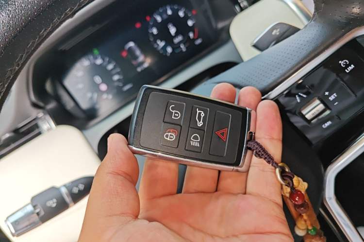 Used Land Rover Discovery Sport 2022 249 PS R-Dynamic S Performance Edition 5 Seats Vehicle Key