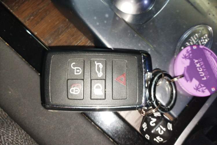 Used Land Rover Discovery Sport 2022 249 PS R-Dynamic S Performance Edition 5 Seats Vehicle Key