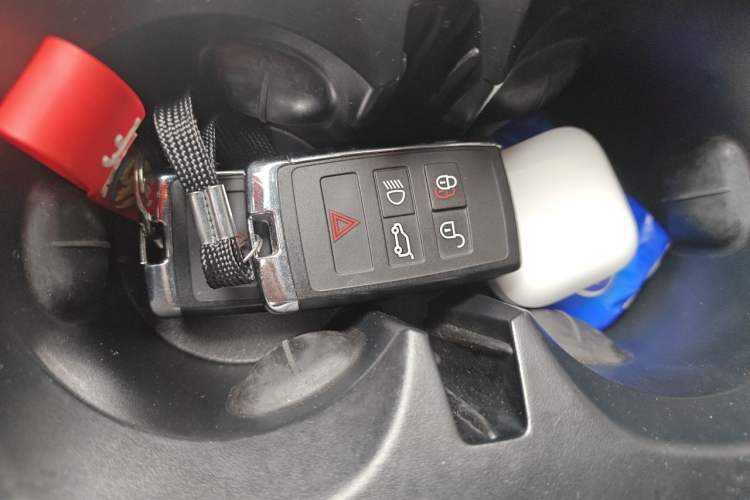 Used Land Rover Discovery Sport 2022 249 PS R-Dynamic S Performance Edition 5 Seats Vehicle Key