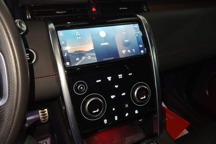Used Land Rover Discovery Sport 2022 249 PS R-Dynamic SE Performance Tech Edition 5 Seats Audio And AC Panel