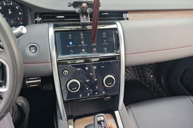 Used Land Rover Discovery Sport 2022 249 PS R-Dynamic S Performance Edition 5 Seats Audio And AC Panel