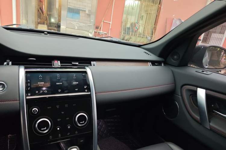 Used Land Rover Discovery Sport 2022 249 PS R-Dynamic SE Performance Tech Edition 5 Seats Audio And AC Panel