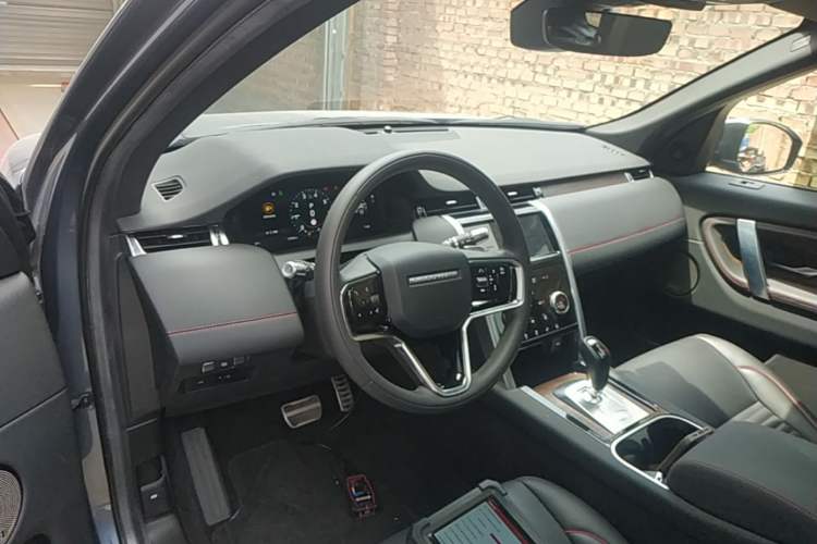 Used Land Rover Discovery Sport 2022 249 PS R-Dynamic SE Performance Tech Edition 5 Seats Center Console