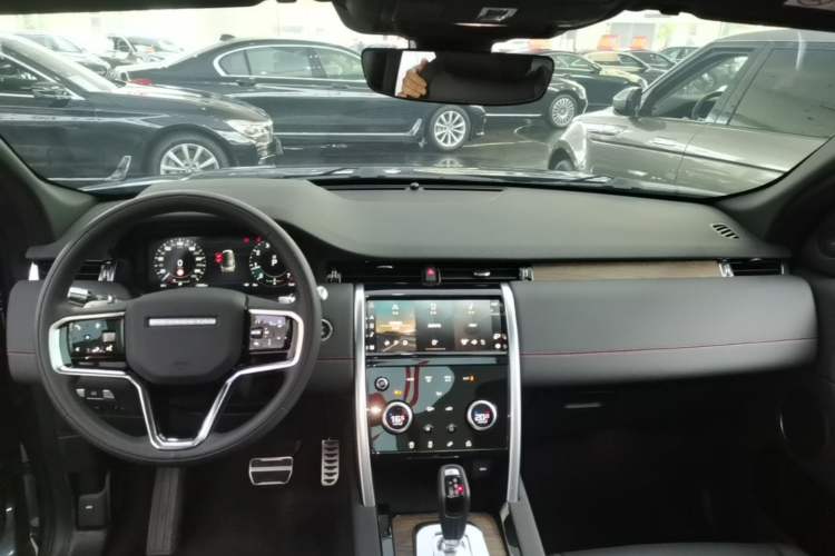 Used Land Rover Discovery Sport 2022 249 PS R-Dynamic SE Performance Tech Edition 5 Seats Center Console