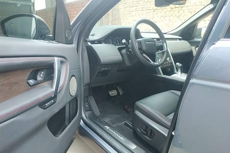 Used Land Rover Discovery Sport 2022 249 PS R-Dynamic SE Performance Tech Edition 5 Seats Driver Seat