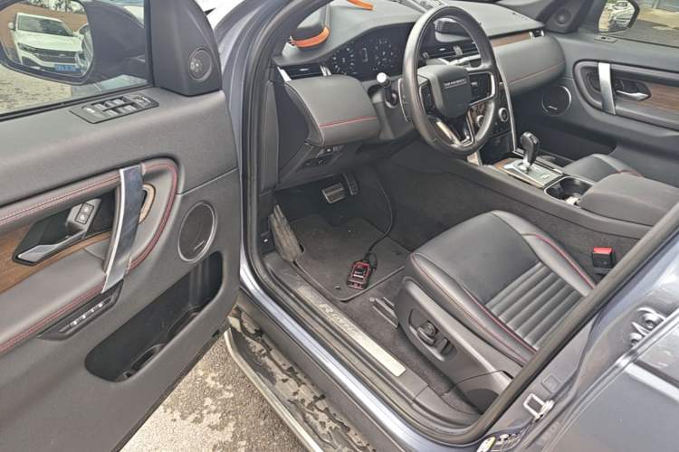 Used Land Rover Discovery Sport 2022 Restyled 249 PS R-Dynamic SE Performance Tech Edition 5 Seats Driver Seat