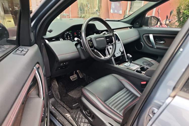 Used Land Rover Discovery Sport 2022 249 PS R-Dynamic SE Performance Tech Edition 5 Seats Driver Seat