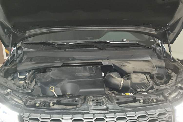 Used Land Rover Discovery Sport 2022 Revised Version 249 PS R-Dynamic S Performance Edition 5 Seats Engine Bay
