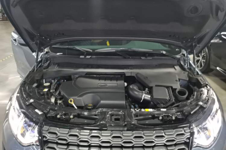 Used Land Rover Discovery Sport 2022 249 PS R-Dynamic S Performance Edition 5 Seats Engine Bay