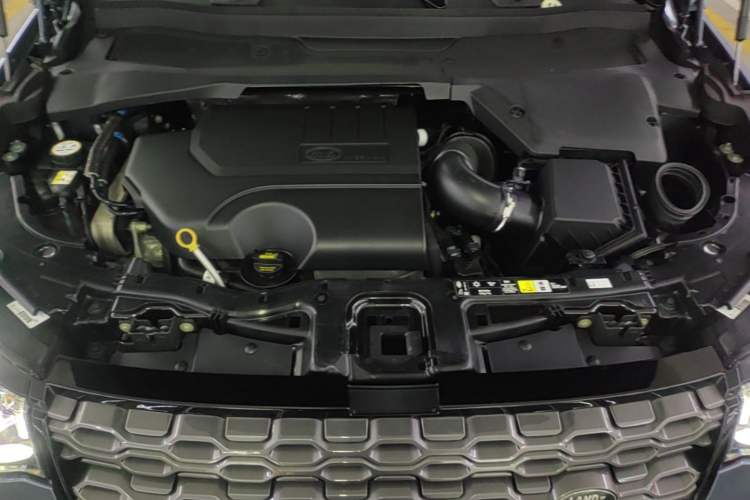 Used Land Rover Discovery Sport 2022 249 PS R-Dynamic S Performance Edition 5 Seats Engine Bay