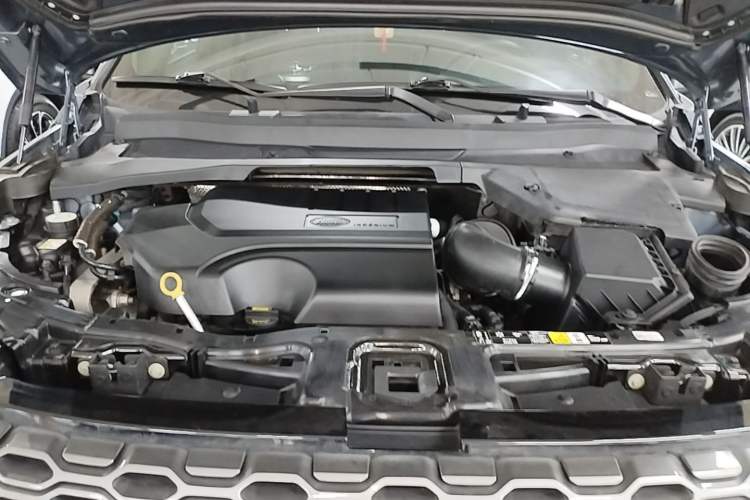 Used Land Rover Discovery Sport 2022 249 PS R-Dynamic S Performance Edition 5 Seats Engine Bay
