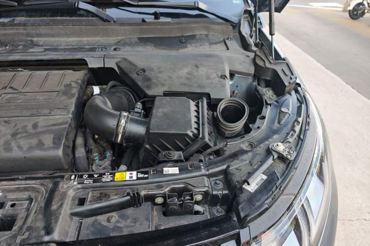 Used Land Rover Discovery Sport 2022 249 PS R-Dynamic S Performance Edition 5 Seats Engine Bay Left