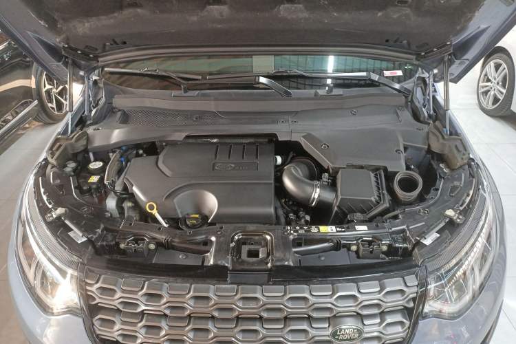 Used Land Rover Discovery Sport 2022 249 PS R-Dynamic SE Performance Tech Edition 5 Seats Engine Bay