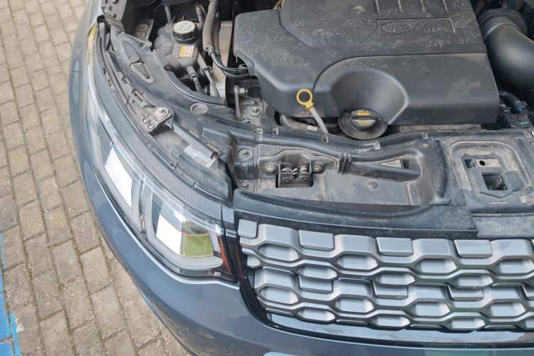 Used Land Rover Discovery Sport 2022 Revised Version 249 PS R-Dynamic S Performance Edition 5 Seats Engine Bay Right