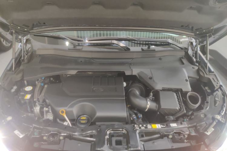 Used Land Rover Discovery Sport 2022 249 PS R-Dynamic S Performance Edition 5 Seats Engine Bay
