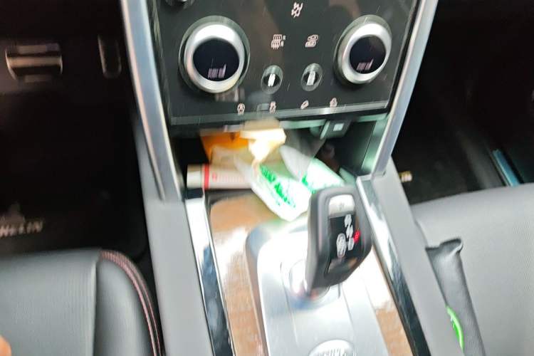 Used Land Rover Discovery Sport 2022 249 PS R-Dynamic S Performance Edition 5 Seats Gear Lever