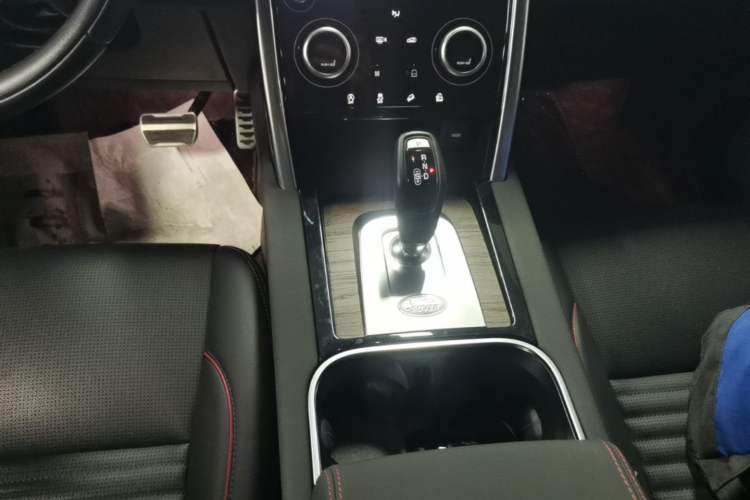 Used Land Rover Discovery Sport 2022 249 PS R-Dynamic S Performance Edition 5 Seats Gear Lever