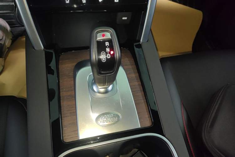 Used Land Rover Discovery Sport 2022 249 PS R-Dynamic S Performance Edition 5 Seats Gear Lever
