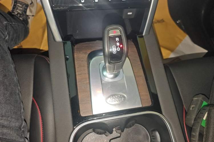 Used Land Rover Discovery Sport 2022 249 PS R-Dynamic S Performance Edition 5 Seats Gear Lever