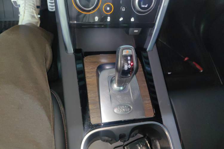Used Land Rover Discovery Sport 2022 249 PS R-Dynamic S Performance Edition 5 Seats Gear Lever
