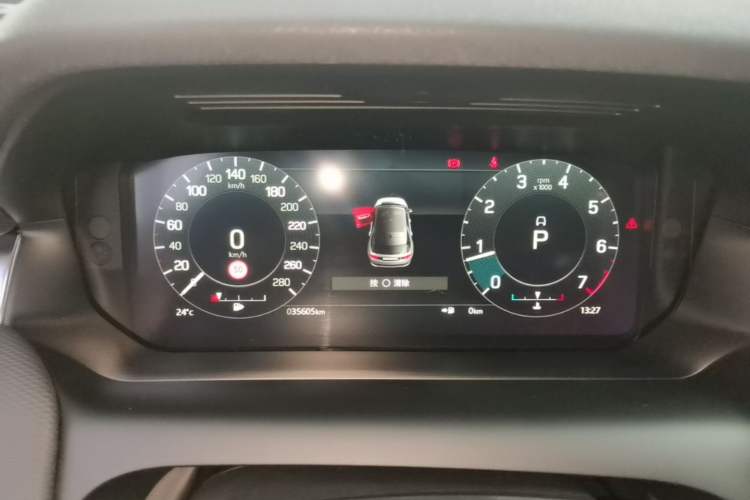 Used Land Rover Discovery Sport 2022 249 PS R-Dynamic SE Performance Tech Edition 5 Seats Instrument Cluster