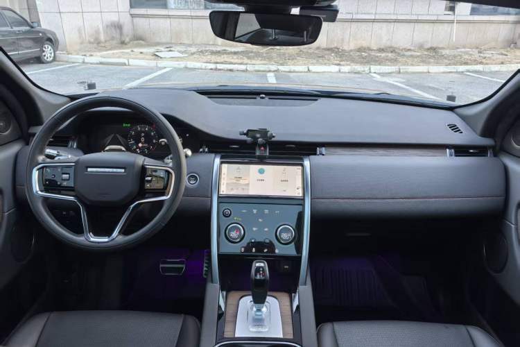 Used Land Rover Discovery Sport 2022 Revised Version 249 PS R-Dynamic S Performance Edition 5 Seats Interior 1