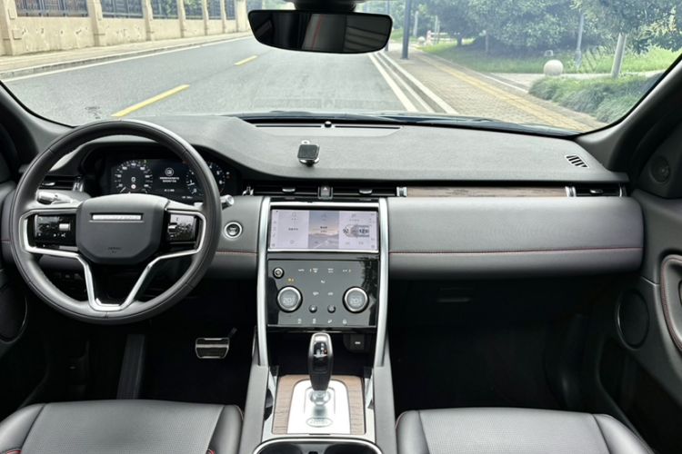 Used Land Rover Discovery Sport 2022 Revised Version 249 PS R-Dynamic S Performance Edition 5 Seats Interior 3
