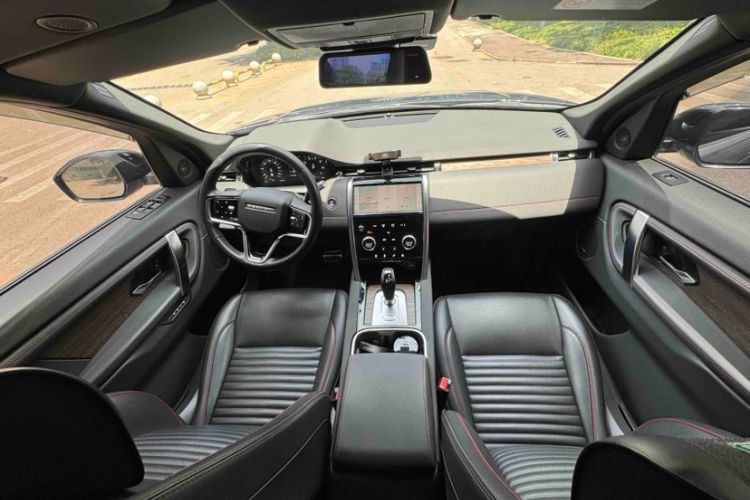 Used Land Rover Discovery Sport 2022 Restyled 249 PS R-Dynamic SE Performance Tech Edition 5 Seats Interior 3