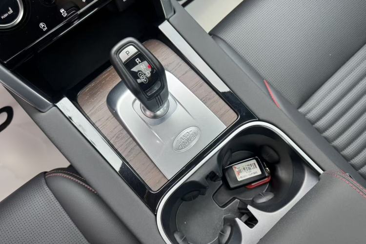 Used Land Rover Discovery Sport 2022 249 PS R-Dynamic SE Performance Tech Edition 5 Seats Interior 4