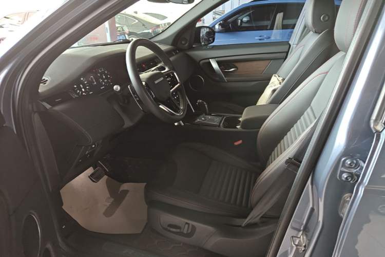 Used Land Rover Discovery Sport 2022 Revised Version 249 PS R-Dynamic S Performance Edition 5 Seats Interior 4